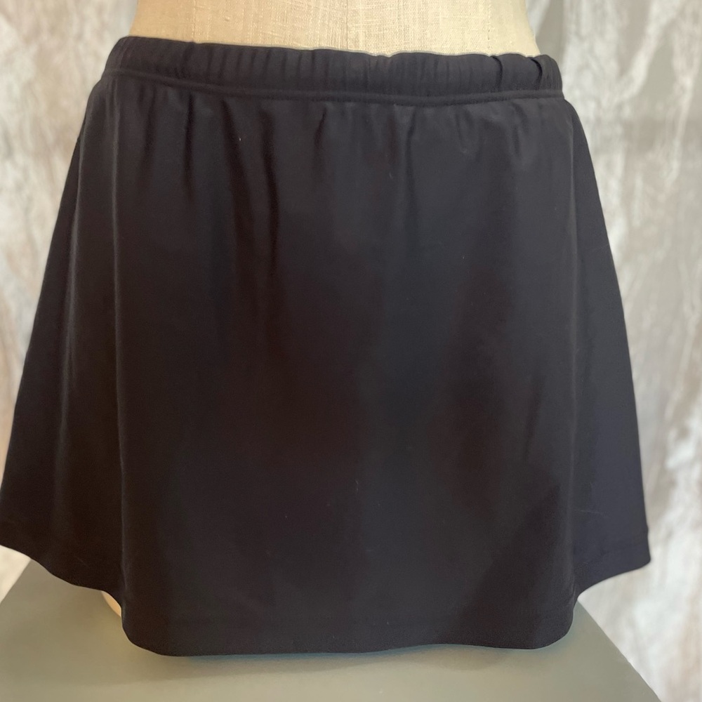 Island Pearls black swim skirt with liner